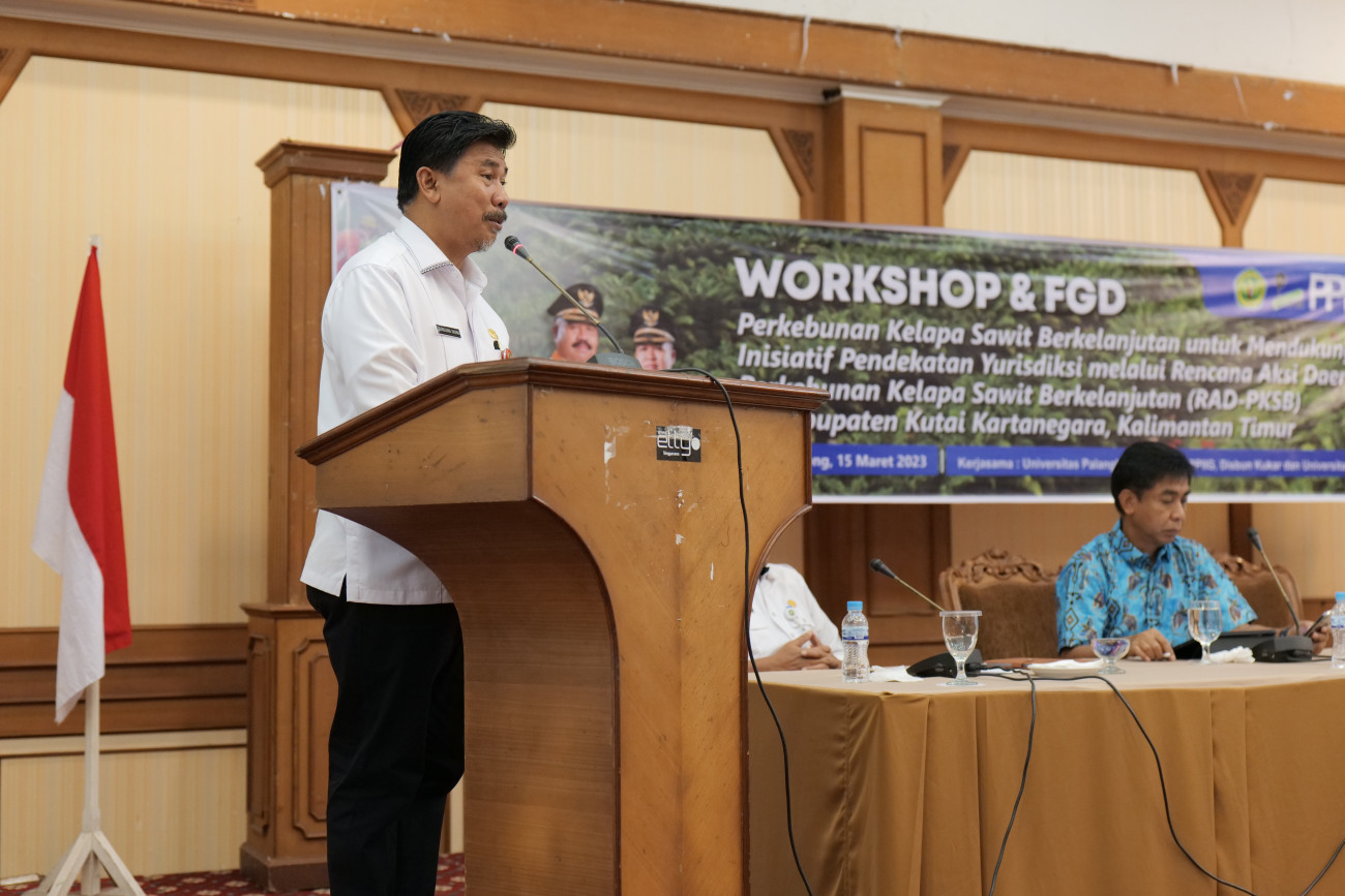 Sekda Kutai Kartanegara (Kukar) H Sunggono membuka workshop dan Forum Group Discussion (FGD) Rencana Aksi Daerah Perkebunan Kelapa Sawit Berkelanjutan (RAD-PKSB) di Kabupaten Kukar